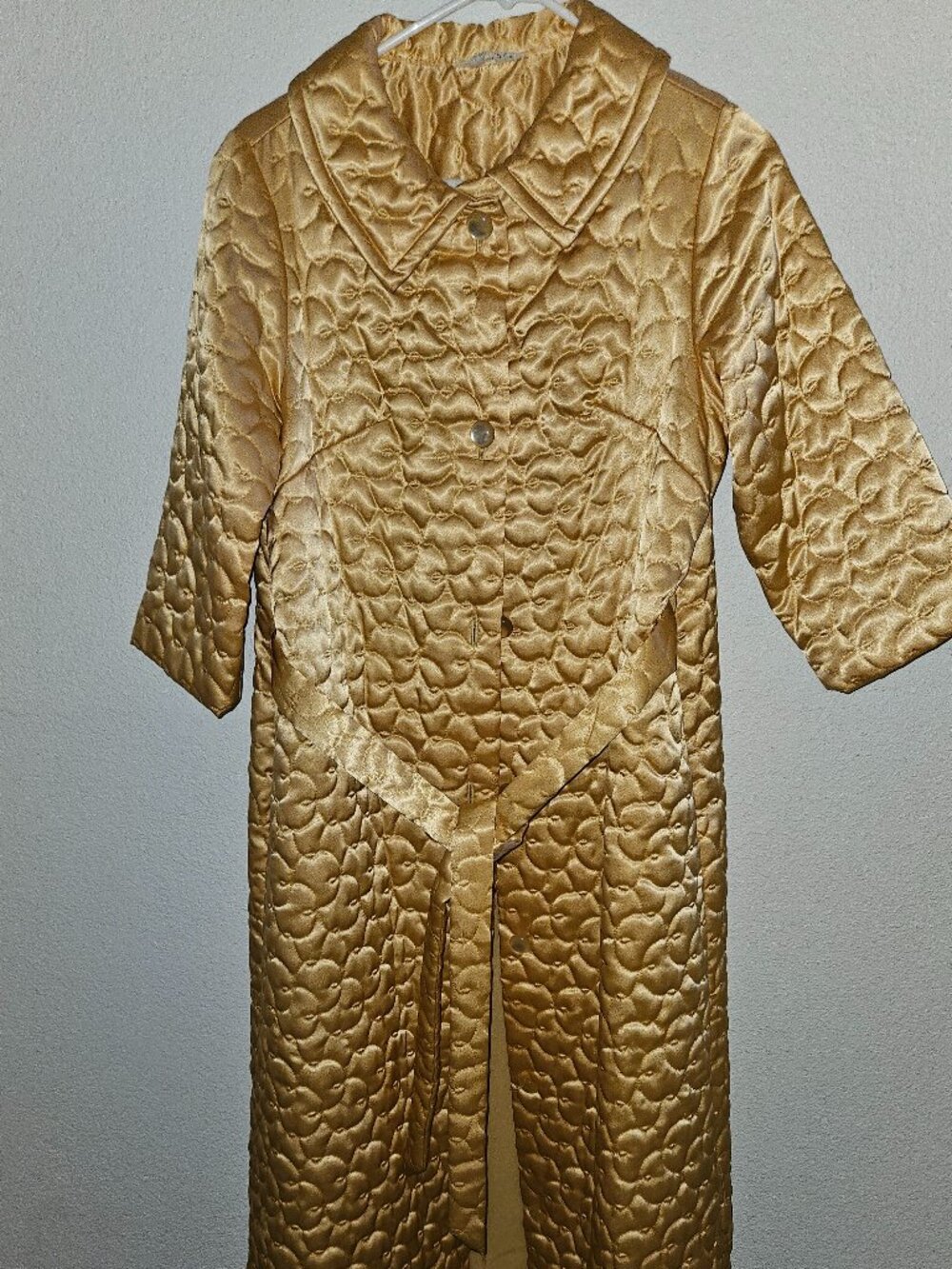 VTG GAYMODE PENNY'S 1960s Gold Quilted Satin Button robe, 3/4 sleeves S/M{#91-8}